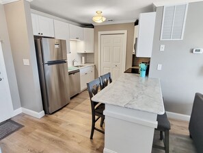 Dining - Gorgeous Renovated 2 Bedroom Midtown Condo with Pool! Lucayan #27 (Ocean City)