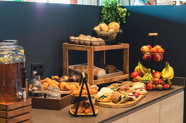 Buffet déjeuner servi tous les jours en supplément