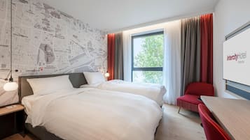 Zimmersafe, Schreibtisch, laptopgeeigneter Arbeitsplatz