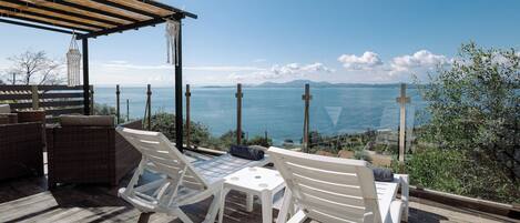 Deluxe House, 2 Bedrooms, Sea View | Terrace/patio