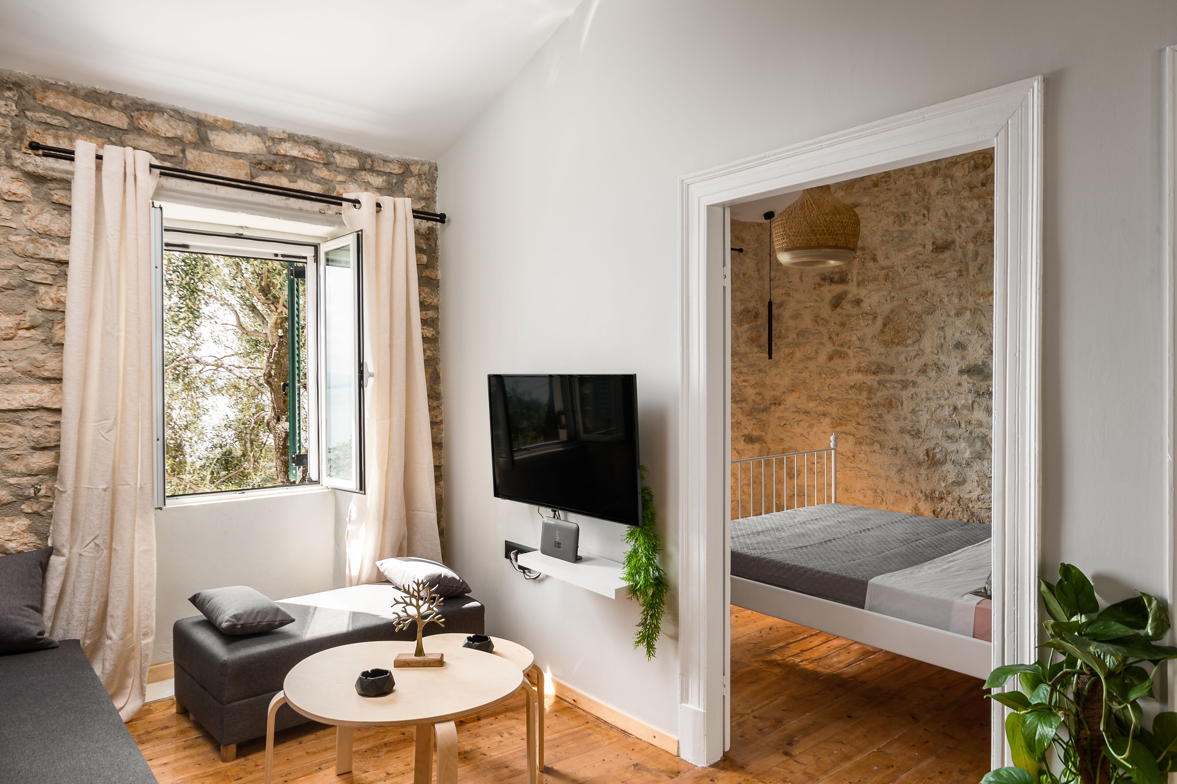 Nhà Deluxe, 2 phòng ngủ, quang cảnh biển | Khu phòng khách | TV 32-inch có truyền hình vệ tinh 