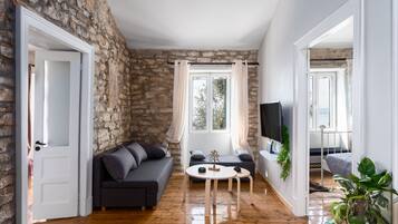 Deluxe House, 2 Bedrooms, Sea View | Living room | 32-inch TV with satellite channels