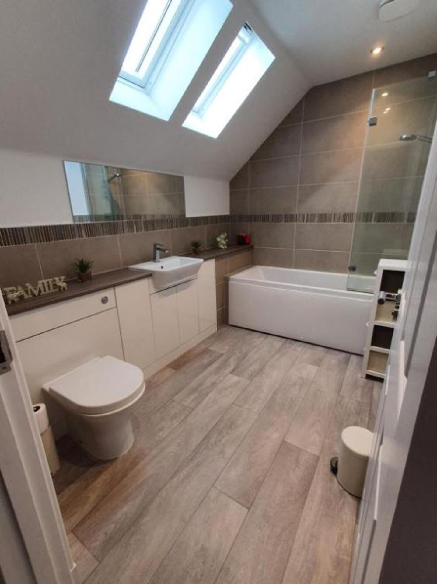 House | Bathroom | Combined shower/tub, deep soaking tub, hair dryer, towels