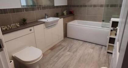 4-bed House in Elgin, Optional fee for hot tub