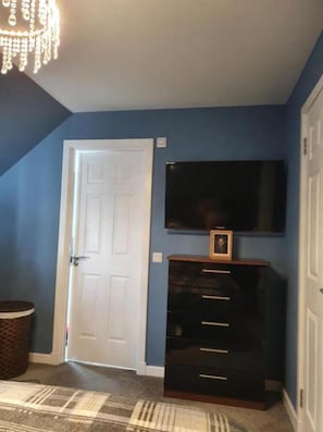 Ferienhaus | 4 Schlafzimmer, Bügeleisen/Bügelbrett, kostenloses WLAN, Bettwäsche