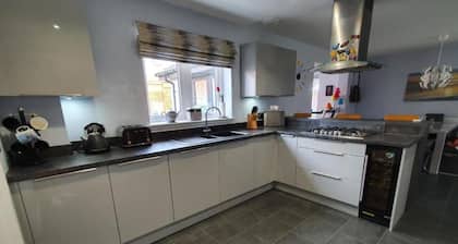 4-bed House in Elgin, Optional fee for hot tub