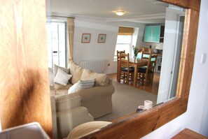 TV, DVD player, books, stereo