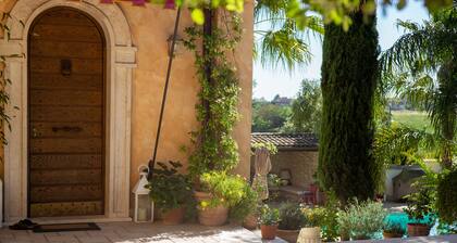 Magnificent Luxury Villa in Rome. Private pool and large garden.