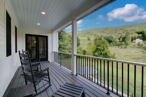 Property grounds - Bellview Cottage - MOUNTAIN HOUSE VACATION RENTAL (Hot Springs)
