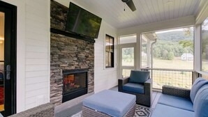 Unclassified image, 5 of 37, button - Bellview Cottage - MOUNTAIN HOUSE VACATION RENTAL (Hot Springs)