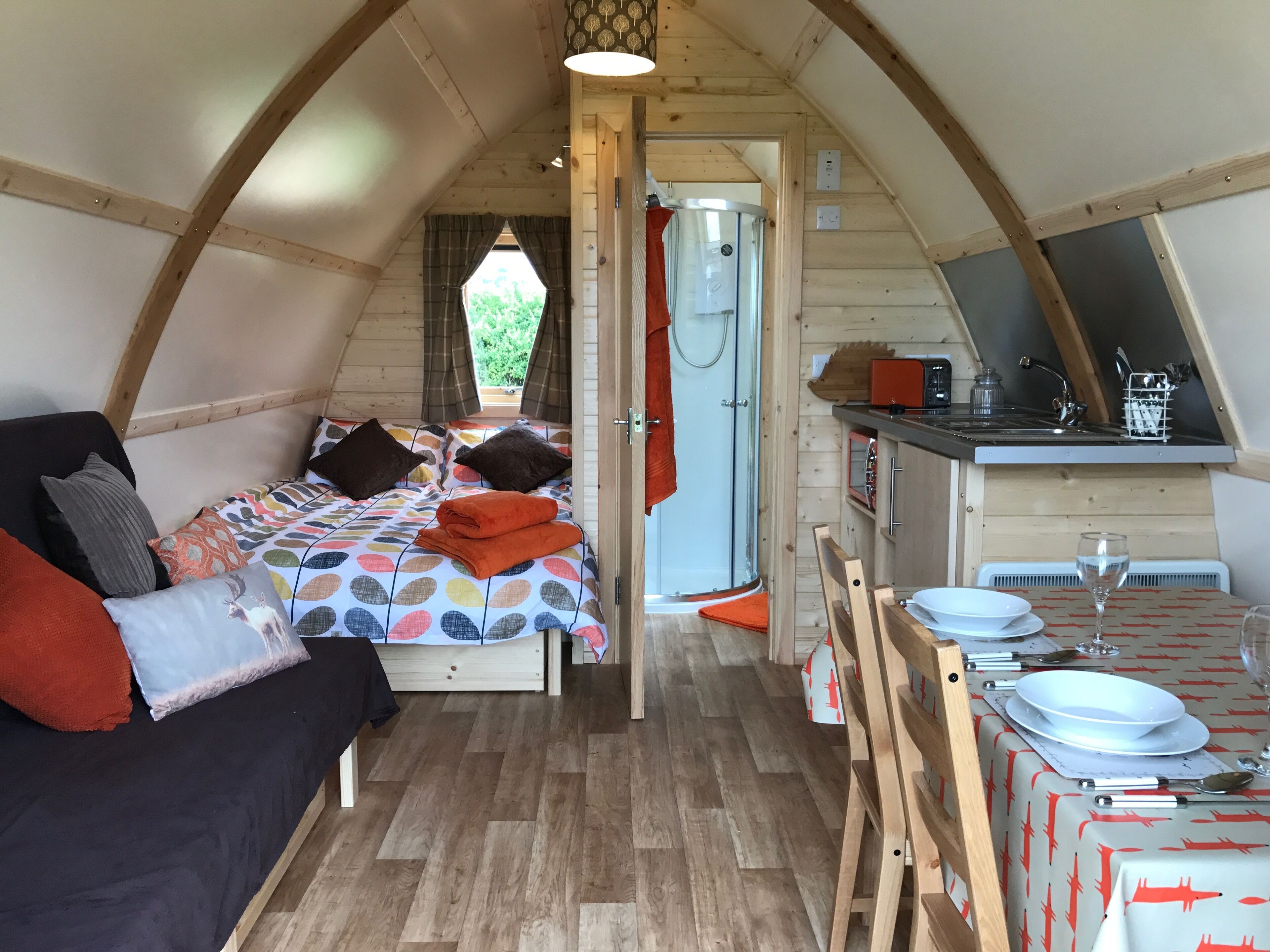 1 多间卧室、免费 WiFi、床单