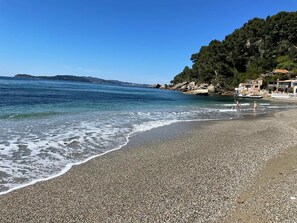 Una spiaggia nelle vicinanze