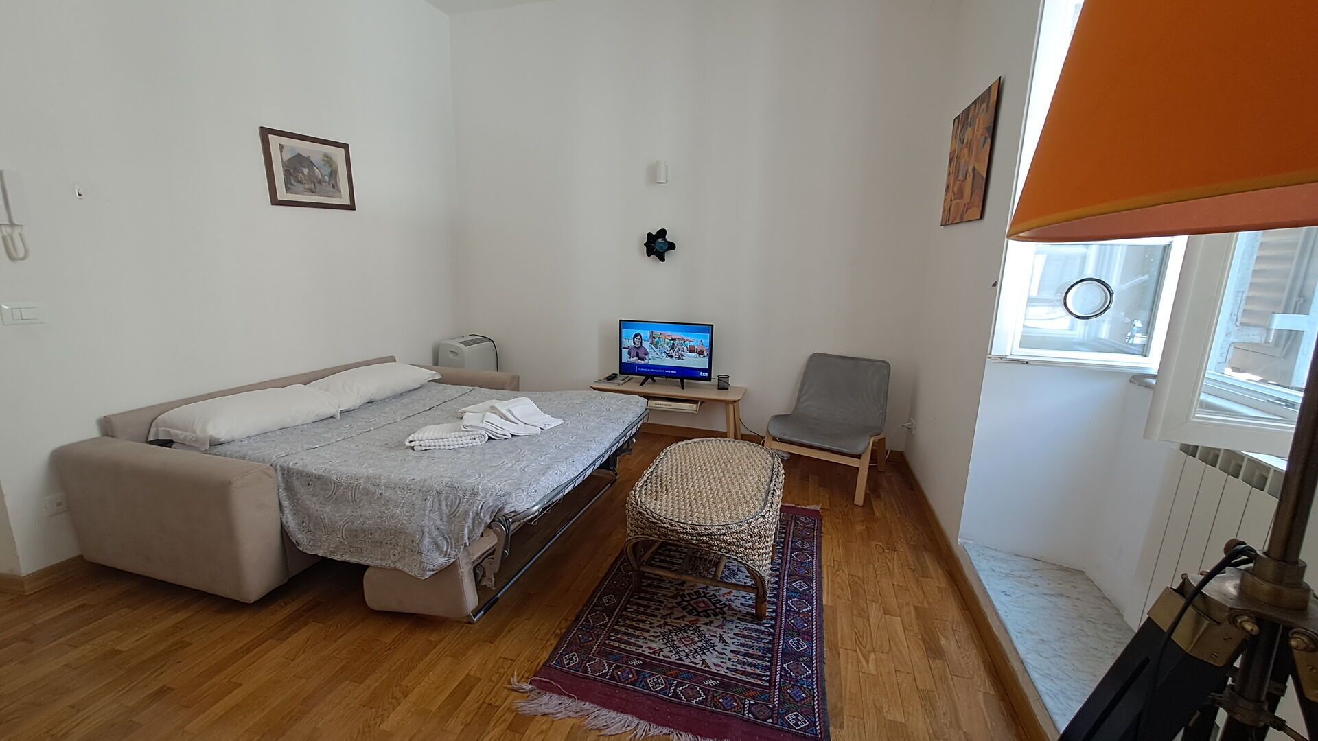 Terrace Apartment on the Monuments of Rome