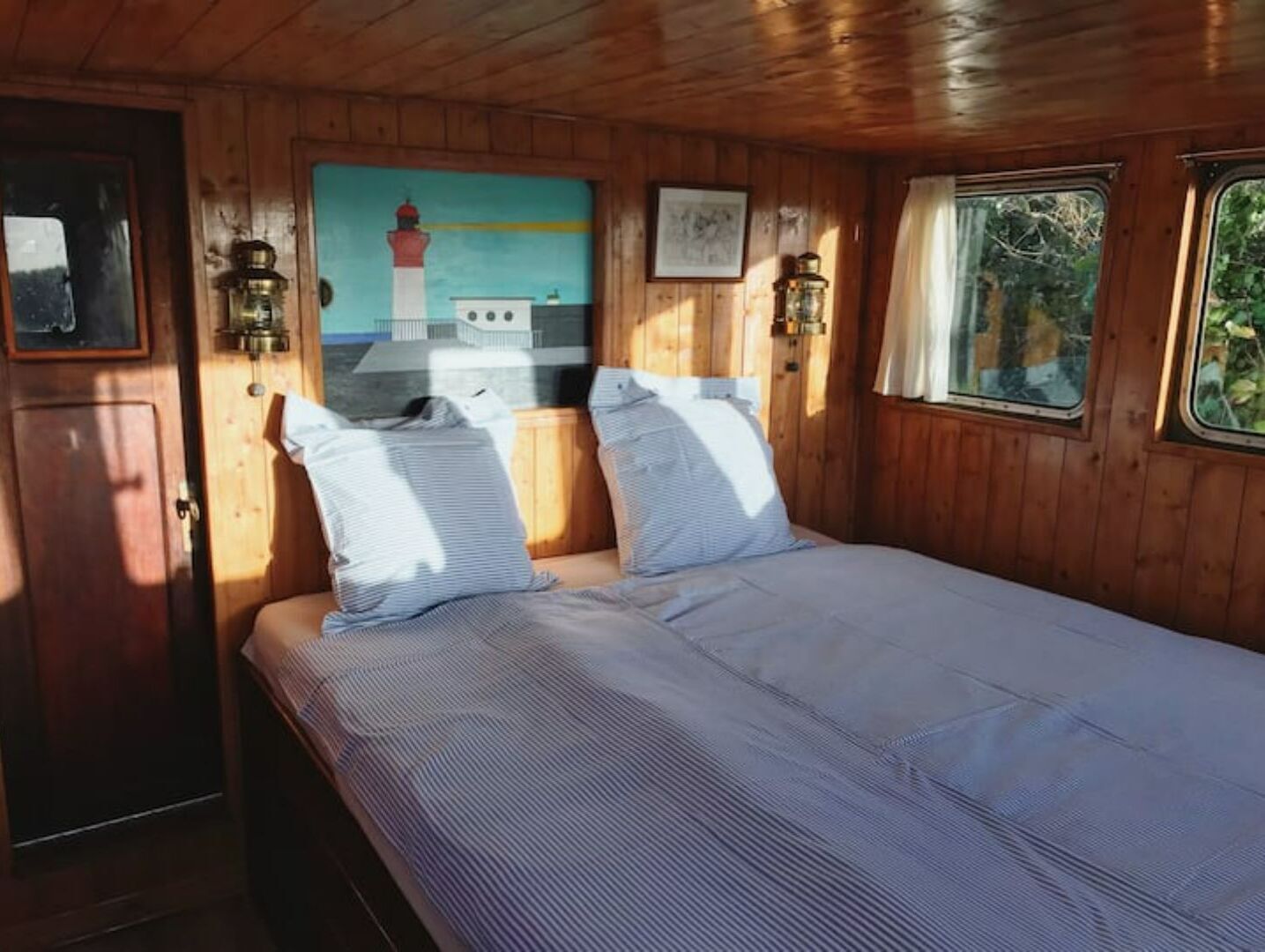 1 bedroom, bed sheets