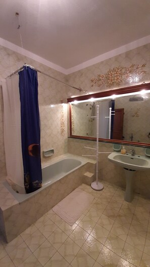 Bidet, towels, soap, shampoo - ROOM 3 villa muna (ferentillo)