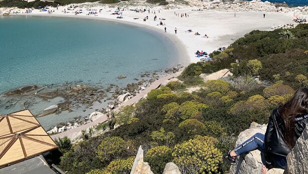 A coastal landscape with a beach, rocky terrain, and a clear sky. - Villa Patrizia (Castiadas)