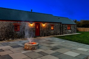Property grounds - Stylish barn nestled in a scenic setting (Laugharne)
