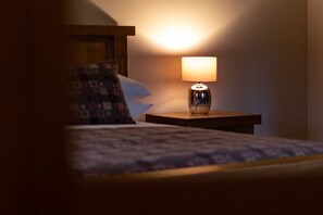 2 bedrooms, iron/ironing board, travel cot, free WiFi
