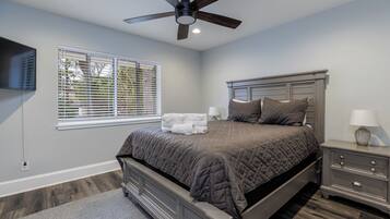 4 bedrooms, iron/ironing board, free WiFi, bed sheets