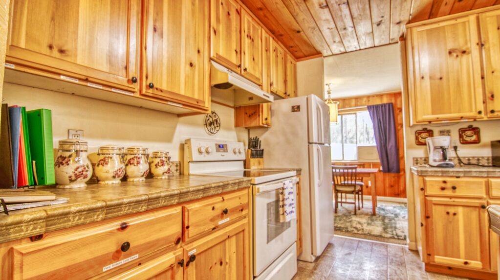 Cottonwood Cabin at Pine Mountain Lake