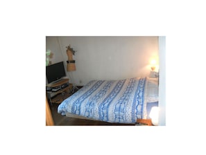 4 bedrooms, bed sheets