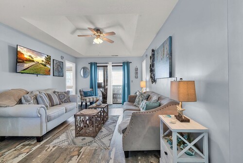 Luxury Beach House, Pool, Steps to Beach Sleep 8 Rent 6 nights 7th Night Free