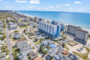 Exterior - Luxury Beach House, Pool, Steps to Beach Sleep 8 Rent 6 nights 7th Night Free (North Myrtle Beach)
