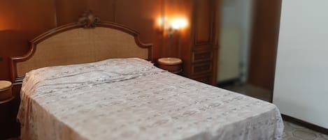 1 habitación, wifi y ropa de cama