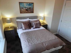 2 soverom, strykejern/-brett, wi-fi (inkludert) og sengetøy