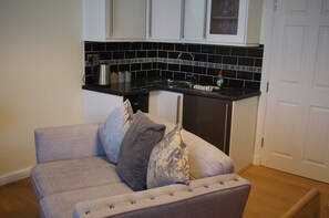 TV, books - Victoria Quays on Wyre, Fleetwood VQ3 (FF) (Fleetwood)