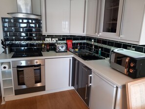 Fridge, microwave, oven, stovetop - Victoria Quays on Wyre, Fleetwood VQ8 (2F) (FLEETWOOD)