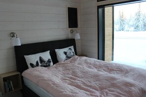 2 bedrooms, desk, free WiFi, bed sheets