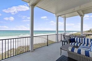 Property grounds - Secluded Beachside Oasis with Pool, Spa, Bikes, and Direct Sand Access (Santa Rosa Beach)