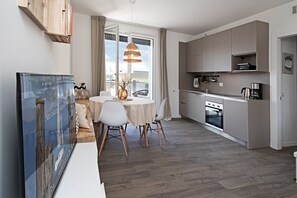 Fridge, oven, dishwasher, coffee/tea maker