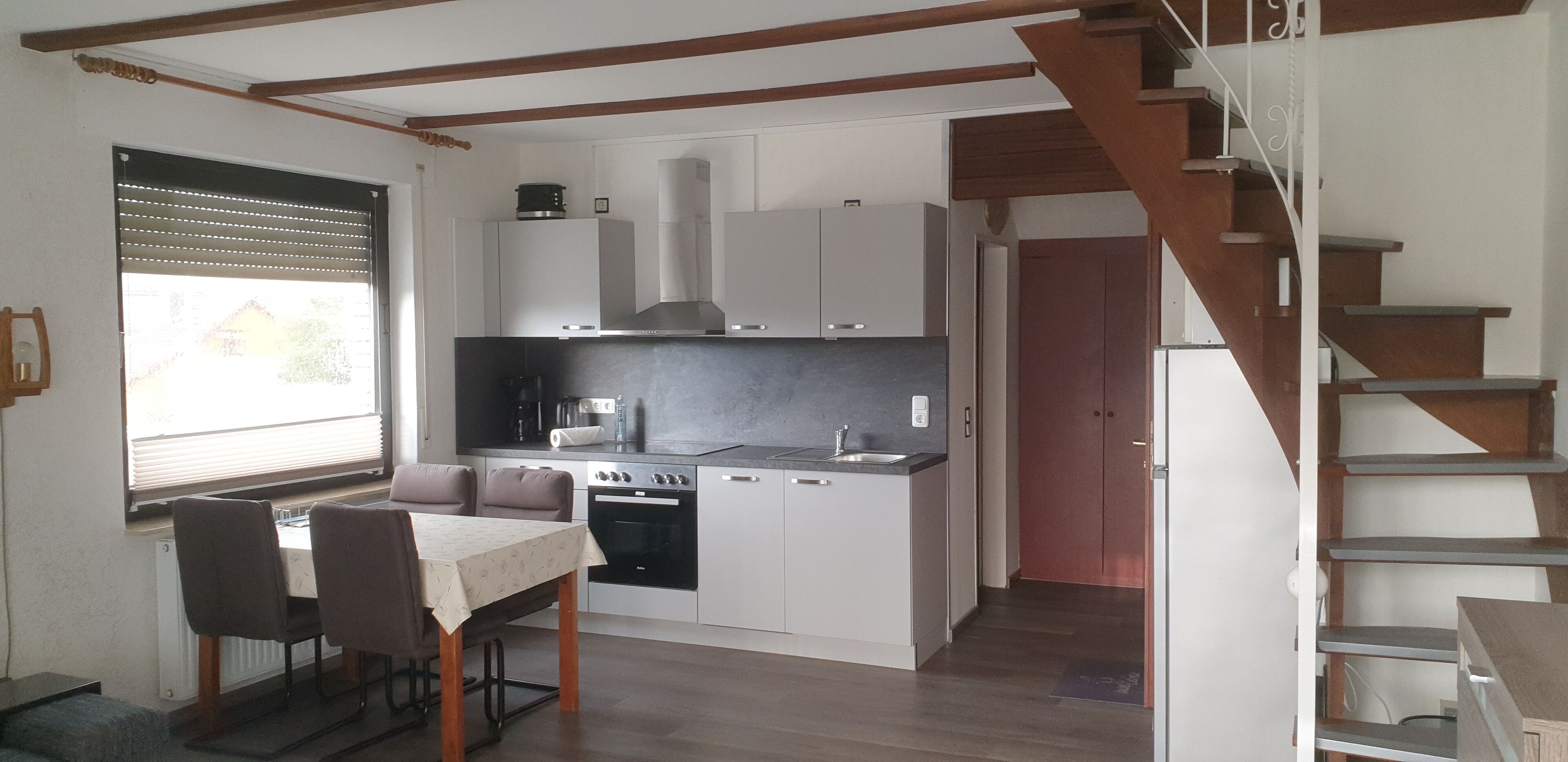 ثلاجة، ميكروويف، فرن، موقد طهي مسطح