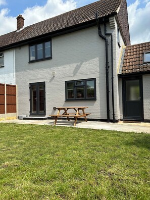Exterior - The Grey Retreat (Shepperton)