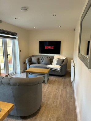 Smart TV, books - The Grey Retreat (Shepperton)