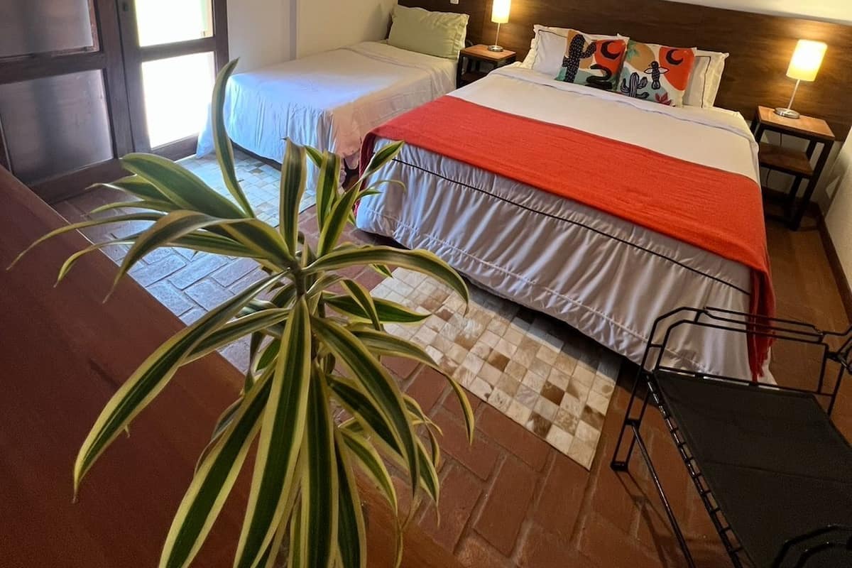 Minibar, free WiFi, bed sheets