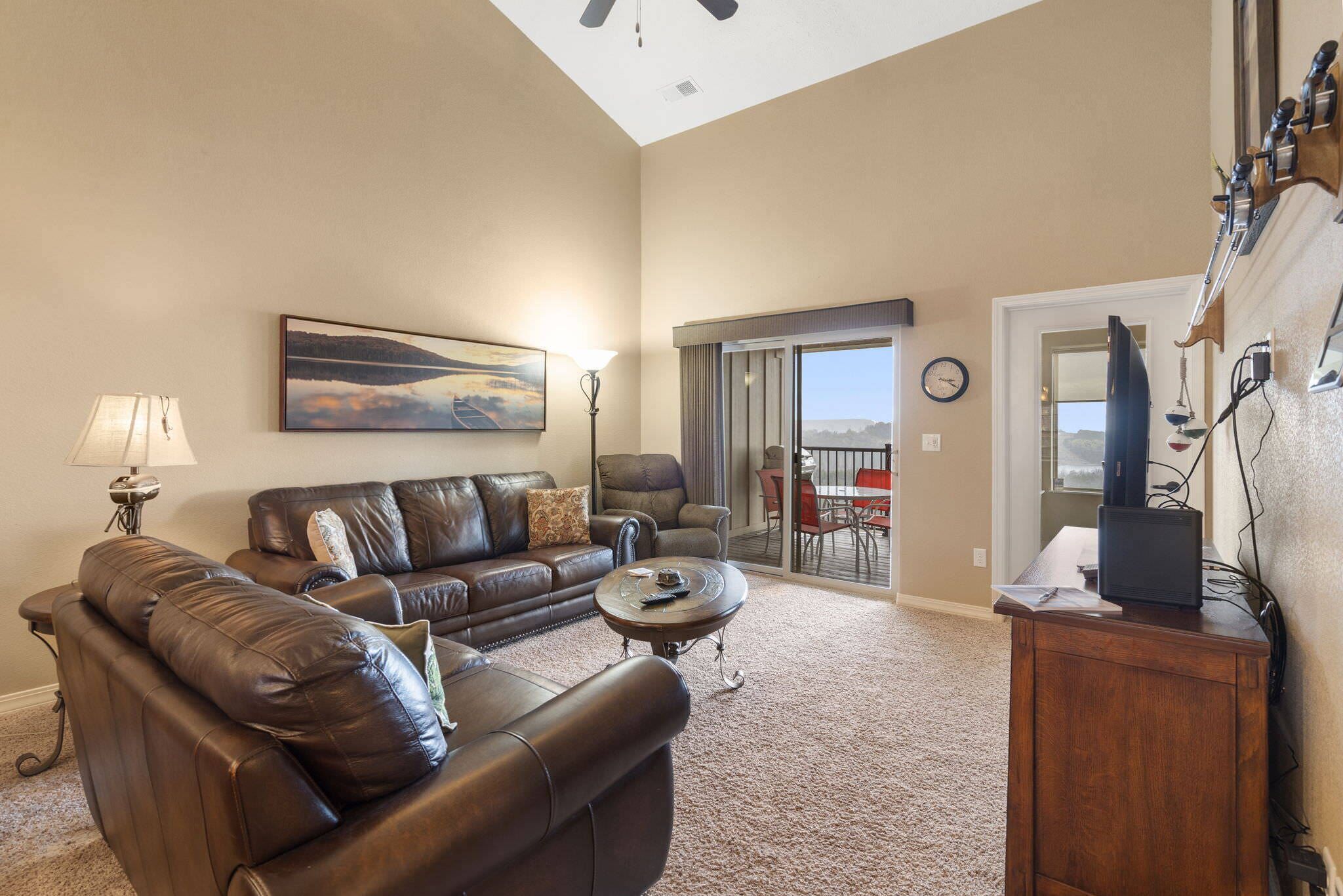 Majestic Lakeview Escape | Stunning Lake Views!