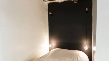 1 habitación, tabla de planchar con plancha, wifi y ropa de cama