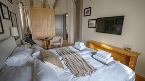 5 soverom, strykejern/-brett, wi-fi og sengetøy