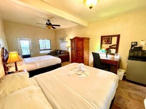 1 bedroom, iron/ironing board, cots/infant beds, free WiFi - Lake View Queen Guest Room With Two Queens, Sleeper Sofa And Patio Overlooking Lake Ouachita. 1 Bedroom Hotel Room by RedAwning (Mount Ida)