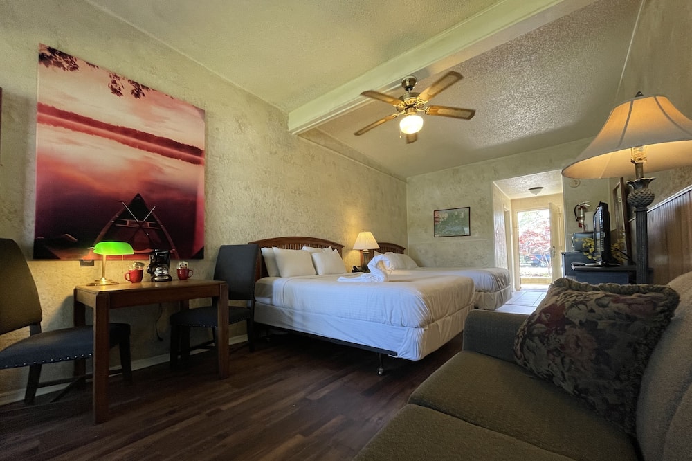Mountain Harbor King Guest Room on Lake Ouachita by Redawning