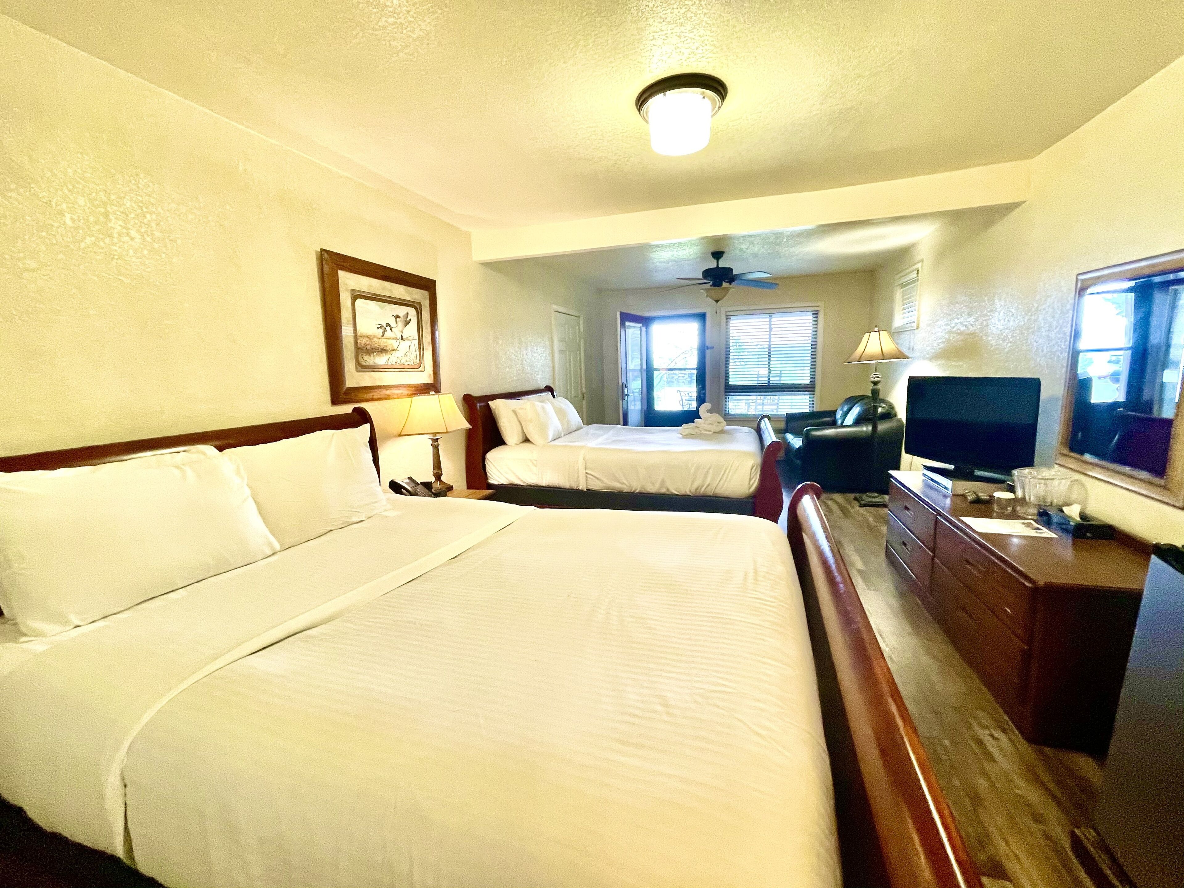 Room, 1 Bedroom | 1 bedroom, iron/ironing board, cots/infant beds, free WiFi