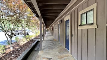 Room, 1 Bedroom | Property grounds