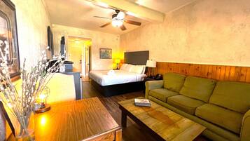 Room, 1 Bedroom | 1 bedroom, iron/ironing board, cribs/infant beds, free WiFi