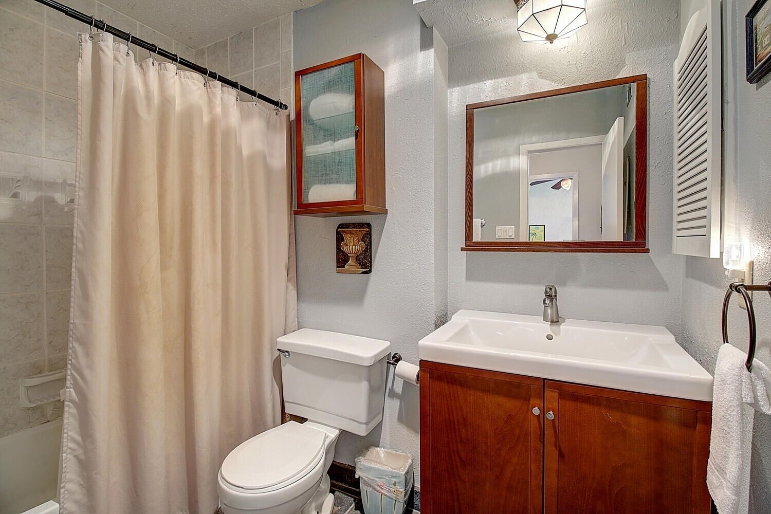 Bay Tree D9/10 2 Bedroom Condo by Redawning