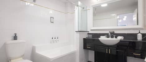 Bathtub, hair dryer, towels, shampoo