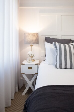 1 bedroom, iron/ironing board, WiFi - St Tropez, Stylish Apartment with Views over Anzac Square (Brisbane City)