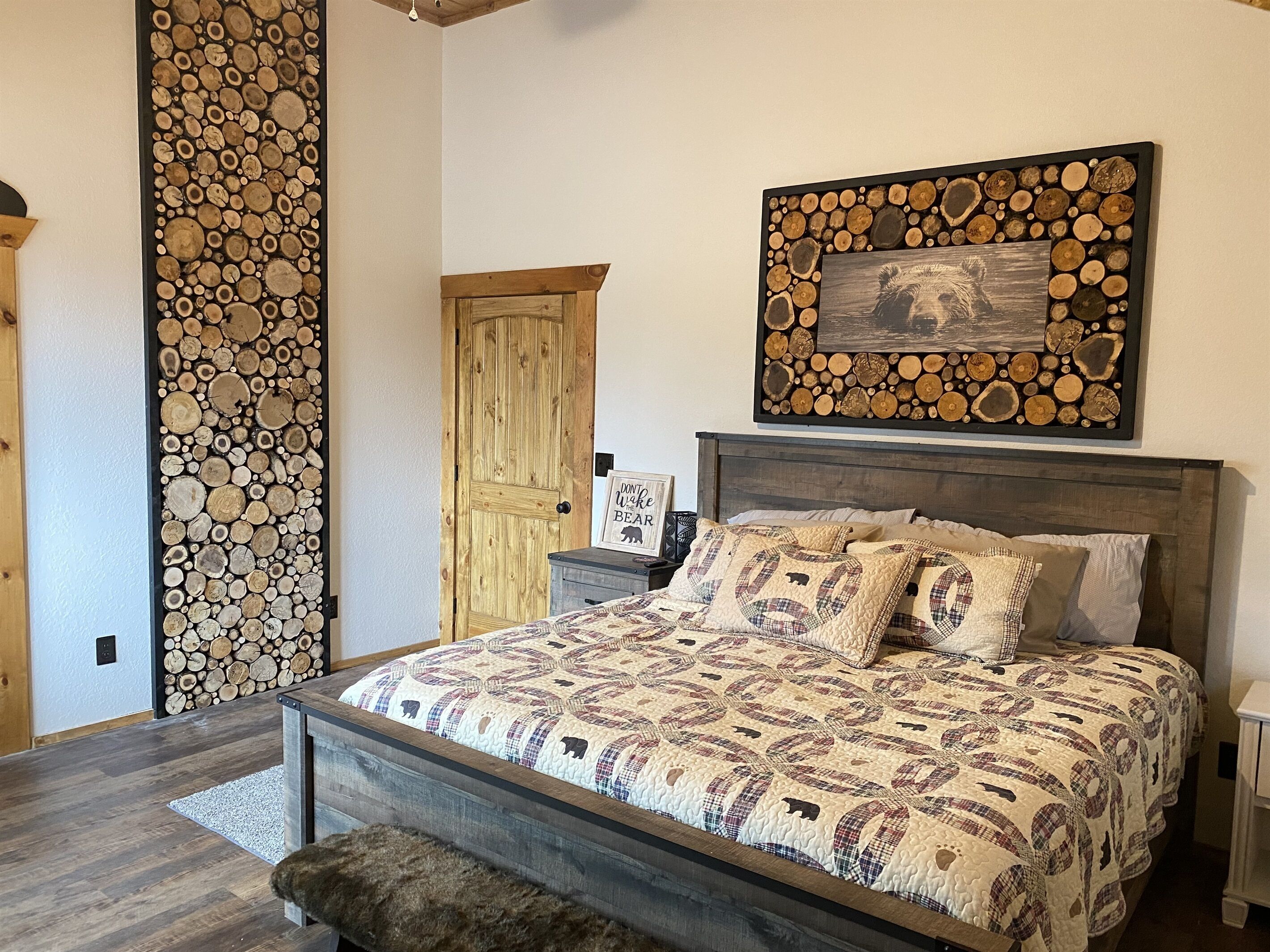 Lakefront, covered dock, hot tub, game/pool rm, 4wd trails, firepits, 22 people